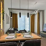 Six Stars 1br Modern 6 Mins To Centre