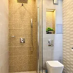 Six Stars 1br Modern 6 Mins To Centre Apartment *