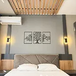 Six Stars 1br Modern 6 Mins To Centre Apartment