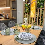 Six Stars 1br Modern 6 Mins To Centre Apartment *