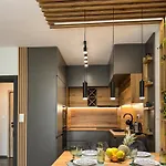 Six Stars 1br Modern 6 Mins To Centre Διαμέρισμα *