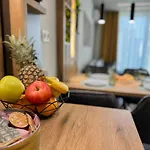 Six Stars 1br Modern 6 Mins To Centre Διαμέρισμα *