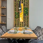 Διαμέρισμα Six Stars 1br Modern 6 Mins To Centre Φιλιππούπολη