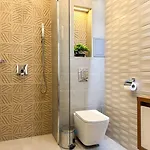 Six Stars 1br Modern 6 Mins To Centre *