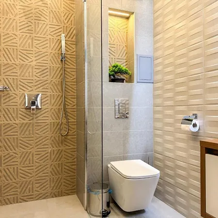 Six Stars 1br Modern 6 Mins To Centre *